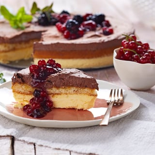 Geeiste Vanille Schokocreme mit Beeren