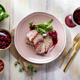 obst im glas kalbsfilet zwiebel kirschragout rucola salat